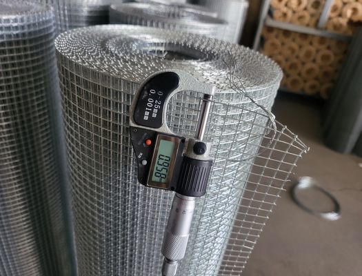2.5-25cm Mesh 크기 숙련 된 용접 엮은 용접 된 와이어 메시 와이어 지름 1mm-10mm