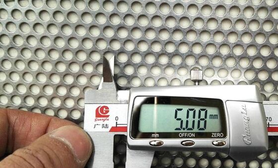 상업용 건물의 음향 패널 및 공기 여과 시스템에 이상적인 정밀 절단 금속 천공 와이어 스크린