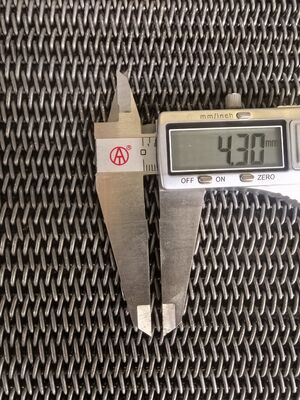 중량 금속 컨베이어 벨트 밸런스 된 직물 가벼운 강철 18A 1.6mm 와이어 5mm 막대 피치 4.3mm 셀프 추적